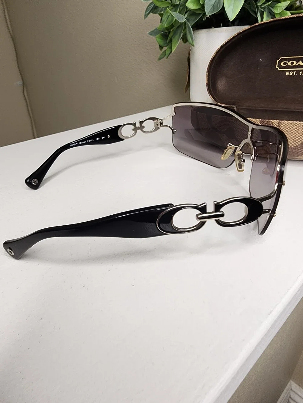 Coach Women's Black Gradient Sunglasses with Signature Case HC 7018 NOELLE